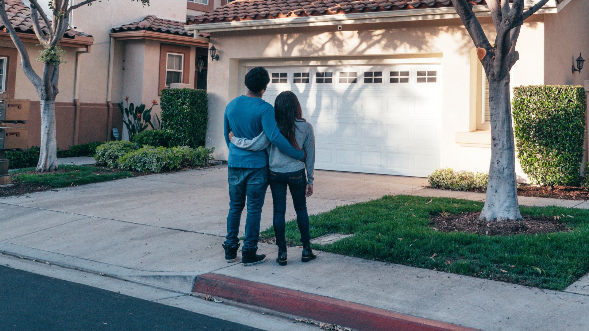Couple with new home loan