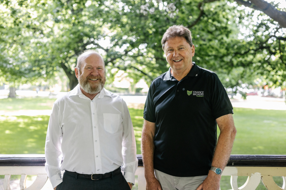 5 reasons why you should choose a local trusted broker